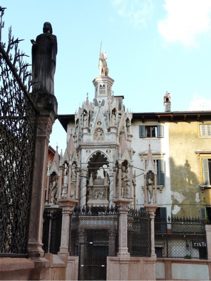 Bonino da Campini, Tomb of Cansignorio della Scala, Verona, Italy. Image: https://equestrianstatue.org/cansignorio/